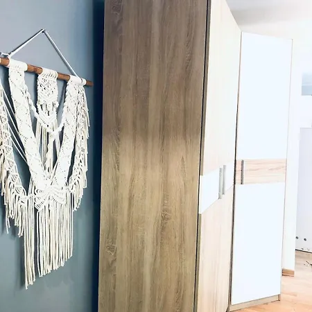 Apartment Cozy In With Free Parking And Wi-fi *